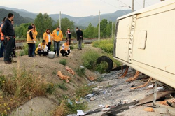 Pamukova da Freni Patlayan Otobüs Devrildi : 41 Yaralı