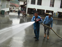 Çarşı Merkezi Tazyikli Su ile Yıkandı