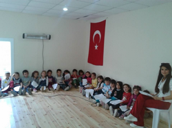 Atatürk İlkokulu 1.Sınıf Öğrencileri İlk kez Karne Sevinci Yaşadılar