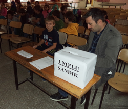 Taraklı Ortaokulu'n da Öğrenci Meclisi Başkan Seçimi Yapıldı.