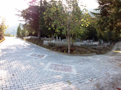 İlçe Mezarlığı İstinat Duvarı ile Çevriliyor.
