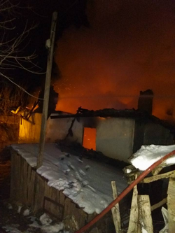Çamtepe Mahallesi’nde 2 katlı ahşap ev yandı