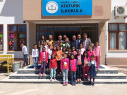 Ünlü Ses Sanatçısı Hülya Polat Atatürk İlkokulu'nu Ziyaret Etti