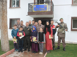 Öğrenciler Taraklı İlçe Jandarma Komutanlığı´na ziyaret etti