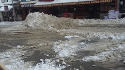 Taraklı Belediyesi Kamyonlarla Kar Taşıdı